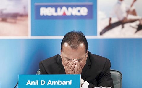 நிதி நெருக்கடியில் ஆர்.காம்!