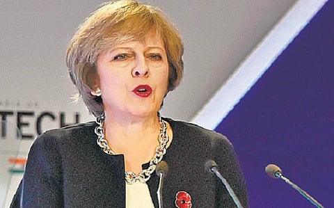 பிரிட்டன் பொதுத் தேர்தலுக்காக இந்து கோயிலுக்கு சென்று தெரசா மே வாக்கு சேகரிப்பு