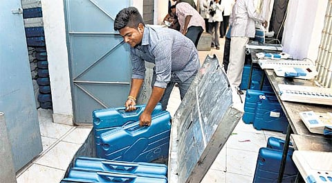 நேர்மையாக நடத்தும் சூழல் ஏற்பட்டதும் ஆர்.கே.நகர் தொகுதிக்கு இடைத்தேர்தல்: தேர்தல் ஆணையம் அறிவிப்பு