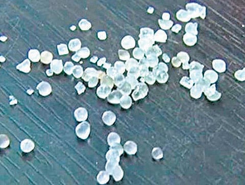 கர்நாடகாவில் பிளாஸ்டிக் சர்க்கரை விற்பனை: விசாரணை நடத்த உணவுத்துறை உத்தரவு