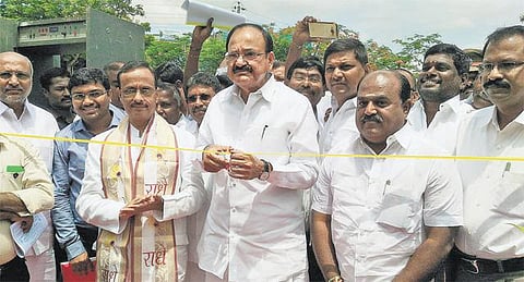 அதிமுக ஆட்சியில் பாஜக குறுக்கீடு இல்லை: மத்திய அமைச்சர் வெங்கய்ய நாயுடு கருத்து