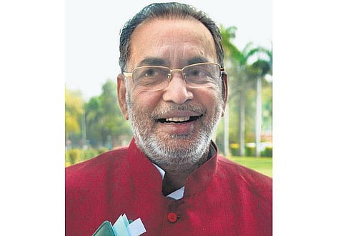 ம.பி.யில் துப்பாக்கிச்சூட்டில் 5 விவசாயி பலியானதற்கு எதிர்ப்பு: மத்திய வேளாண் அமைச்சர் சென்ற கார் மீது காங்கிரஸார் முட்டை வீச்சு