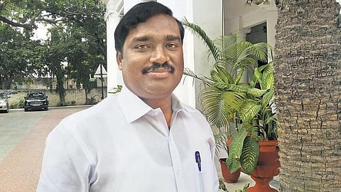 நீட் தேர்வை தடுக்காமல் இருந்துவிட்டு கூசாமல் அதை அவையிலும் அறிவிப்பதா?- வேல்முருகன் கண்டனம்