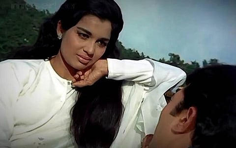 மொழி கடந்த ரசனை 37: உன் நினைவு வாட்டாத உலகம் வேண்டும்!