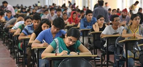 நீட் தேர்வில் முதல் 25 பேரில் ஒருவர்கூட இடம்பெறவில்லை: கற்பிக்கும் முறை சரியில்லாததால் பின்தங்கிய தமிழகம் - கல்வியாளர்கள் குற்றச்சாட்டு