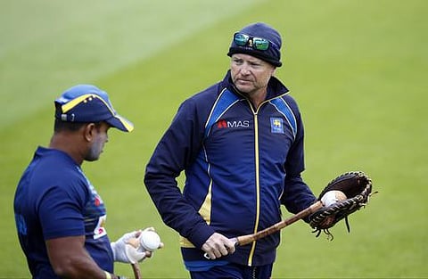 இலங்கை கிரிக்கெட் அணி பயிற்சியாளர் திடீர் ராஜினாமா