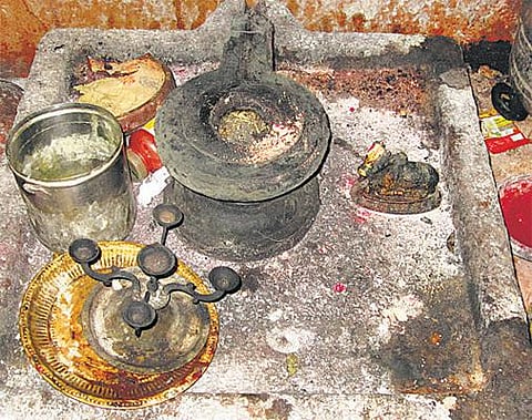 திருப்போரூர் அருகே சிவன் கோயிலில் மரகத லிங்கம் திருட்டு