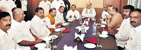 புதுச்சேரிக்கு வருகை தந்த அமித்ஷாவுடன் என்.ஆர்.காங், அதிமுக சந்திப்பு