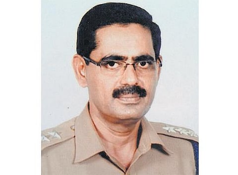 அருப்புக்கோட்டை அருகே பரிதாபம்: மரத்தின் மீது கார் மோதியதில் திருச்சுழி டிஎஸ்பி பலி