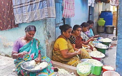 திக்கெட்டும் மணக்கும் திடீர் நகர்