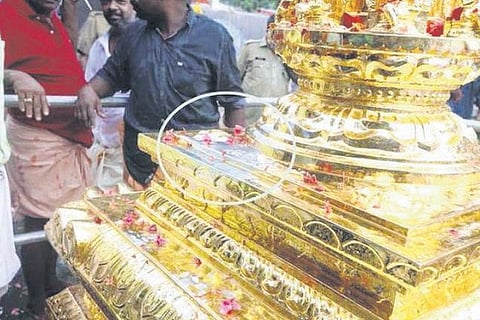 சபரிமலை கொடிமரம் விவகாரம்: கைது செய்யப்பட்ட 5 பேரை விடுவிக்க ஆந்திரா பேச்சு