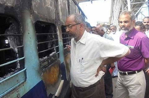 விழுப்புரத்தில் ரயில் பெட்டியில் தீ விபத்து: கோட்ட மேலாளர் நேரில் ஆய்வு