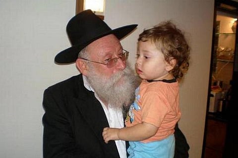 26/11 மும்பை தீவிரவாதத் தாக்குதலில் பெற்றோரை இழந்த சிறுவனை சந்திக்கிறார் மோடி