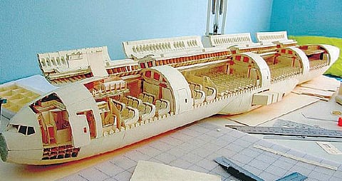 உலக மசாலா: அட்டகாசமான காகித விமானம்!