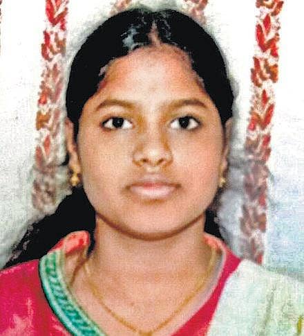 கால்நடை மருத்துவ படிப்புகளுக்கான தரவரிசை பட்டியல் வெளியீடு: தருமபுரி பழங்குடியின மாணவி பி.சவுமியா 200/200 கட்-ஆஃப் மதிப்பெண் எடுத்து சாதனை