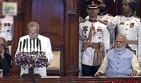 இந்திய ஜனநாயகத்தின் முதிர்ச்சியை அறிவிக்கும் வெற்றி: ஜிஎஸ்டி-யை அறிமுகம் செய்து குடியரசுத் தலைவர் பிரணாப் முகர்ஜி உரை