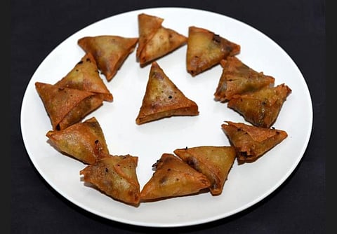 மாலையை ருசிகரமாக்கும் சிற்றுண்டிகள்: சர்க்கரைவள்ளிக் கிழங்கு சமோசா