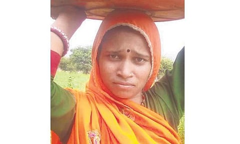 8 வயதில் திருமணம் நடந்தாலும் 13 ஆண்டு கழித்து டாக்டராகும் கனவை விடாத இளம்பெண் நீட் தேர்வில் சாதனை