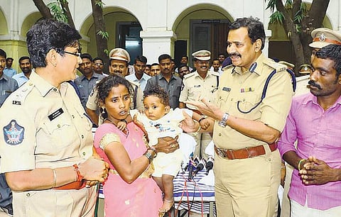 திருமலை ஏழுமலையான் கோயிலில் கடத்தப்பட்ட 9 மாத குழந்தை பெற்றோரிடம் ஒப்படைப்பு