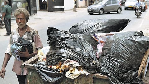 சென்னையின் அழகைக் கெடுக்கும் குப்பைத் தொட்டிகள் தூய்மைப் பணியை டிஜிட்டல் முறையில் கண்காணிப்பது அவசியம்