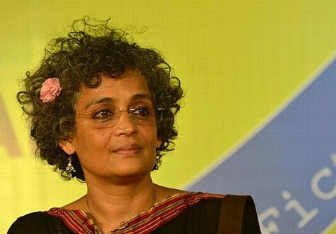 அருந்ததி ராய் மீதான விசாரணைக்குத் தடை: நீதிமன்ற அவமதிப்பு வழக்கில் உச்ச நீதிமன்றம் உத்தரவு