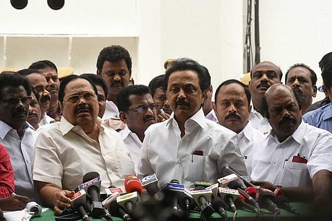 ‘குட்கா’ விவகாரம் குறித்து பேச அனுமதி மறுப்பு: சட்டப்பேரவையில் இருந்து திமுக உறுப்பினர்கள் வெளிநடப்பு