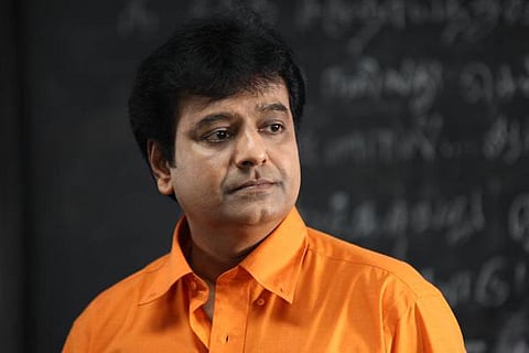 சினிமா சவப்பெட்டியின் மீதுதான் எத்தனை ஆணிகள்: விவேக் வேதனை