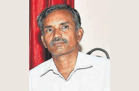 மின்சாரத்தை எப்படி சேமிக்கலாம்? - பொதுமக்களிடம் விழிப்புணர்வு ஏற்படுத்தும் மின்வாரிய ஊழியர்