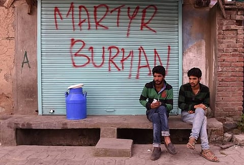 புர்ஹான் வானி நினைவு தினம்: காஷ்மீரில் போராட்டக்காரர்கள் - பாதுகாப்புப் படையினர் இடையே மோதல்