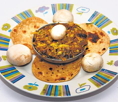 சப்பாத்தி காளான் பொடிமாஸ்