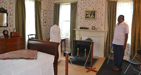 சற்றே திறந்த கதவு: எமிலி டிக்கின்ஸனின் நினைவில்லத்தில்…