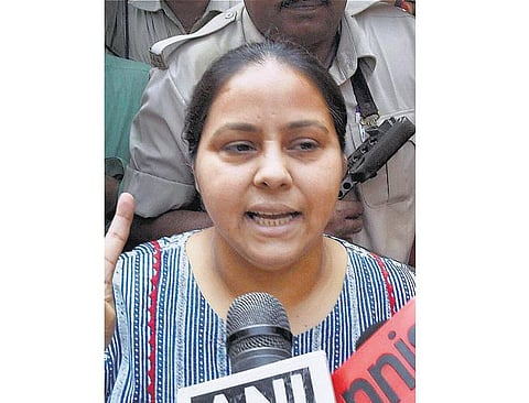 ரூ.8000 கோடி பணப் பரிவர்த்தனை வழக்கு: போலி நிறுவன பங்கு மாற்றம் தொடர்பாக விசாரணை