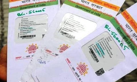 ஆதார் தொடர்பான வழக்குகளை அரசியல் சாசன அமர்வுக்கு மாற்றி உச்ச நீதிமன்றம் உத்தரவு