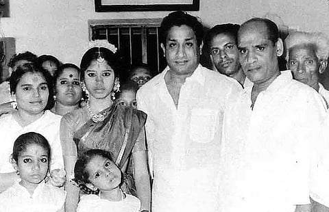 விண்ணோடும் முகிலோடும் விளையாடும் சி.எஸ்.ஜெ!