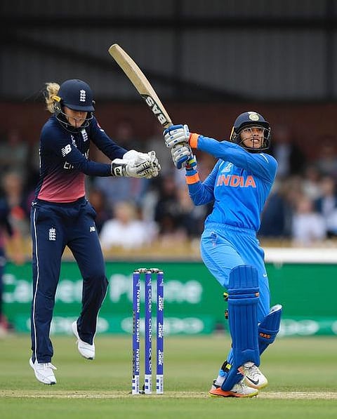 கிரிக்கெட் பெண்கள்: சச்சினைப் போல சாதித்த மந்தனா