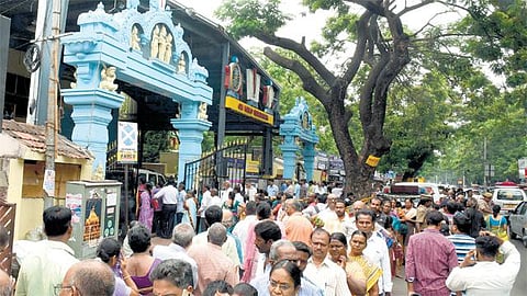 தி.நகர் திருப்பதி தேவஸ்தான கோயிலில் அகோரிகள் வணங்கியதாக வீடியோ: 7 மணி நேரம் நடை அடைக்கப்பட்டு பூஜை