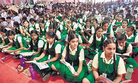 ஒரே இடத்தில் அமர்ந்து நூல்களை வாசித்த 1500 மாணவர்கள்: சென்னை புத்தக திருவிழாவையொட்டி நடந்த நிகழ்ச்சி