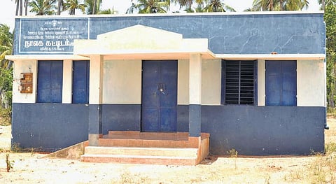 உரிய பராமரிப்பு இல்லாததால் மூடப்பட்டு வரும் கிராமப்புற நூலகங்கள்: அரசு பணம் வீணாவதாகக் குற்றச்சாட்டு