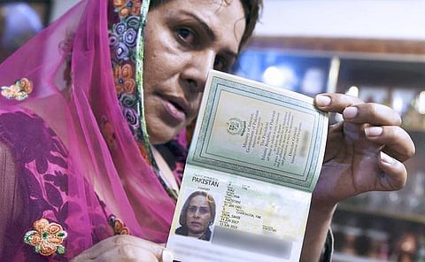 கண்ணீரும் புன்னகையும்: திருநங்கை எக்ஸ்