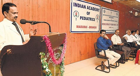 தாய்ப்பால் கொடுத்தால் குழந்தைகள் அறிவுத்திறன் 20 சதவீதம் அதிகரிக்கும்: குழந்தைகள் நலத் துறை இயக்குநர் தகவல்