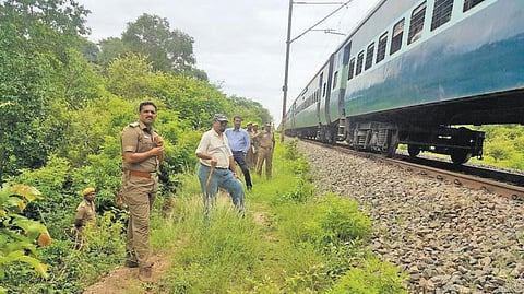 மதுக்கரை - வாளையாறு ரயில் பாதையில் யானைகள் நடமாட்டத்தை கண்காணிக்க தெர்மல் சென்சார் கருவிகள் பொருத்தம்: ஒரு வாரத்தில் சோதனை முறையில் இயக்கப்படும்