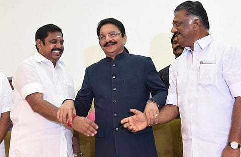 அதிமுக அணிகள் இணைப்பின் பின்னணி என்ன?