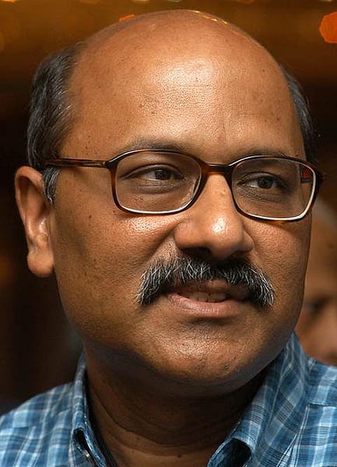 நாய்க் குட்டியைக் கீழே விடுங்கள்!