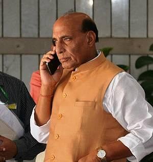 அரசு உயர் அதிகாரிகளுக்கு ரிலையன்ஸ் பாதுகாப்பு போன்கள்