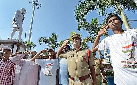 தினந்தோறும் தேசிய கீதம் ஒலிக்கும் தெலங்கானா கிராமம்; கேட்டவுடன் மரியாதை செலுத்தும் மக்கள்