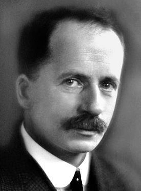 ஜான் ஜேம்ஸ் ரிக்கர்ட் மெக்லியோட் 10