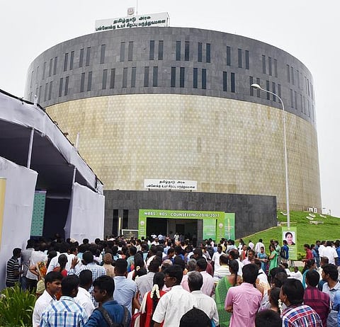 அனிதாவின் மரணத்துக்கு நீட் மட்டும்தான் காரணமா?