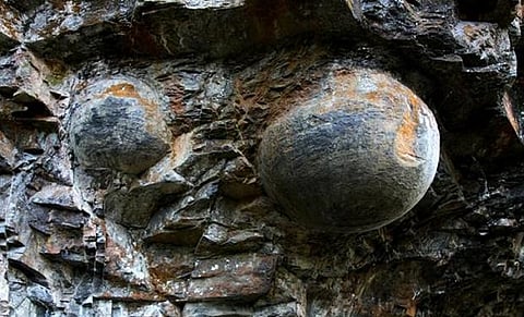 உலக மசாலா: இயற்கையின் அதிசயங்களில் கல் முட்டையிடும் குன்றும் ஒன்று!