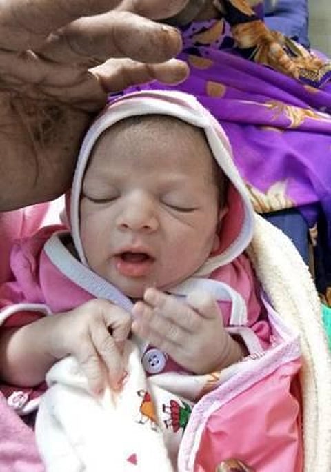 மருத்துவக் காப்பீட்டுத் தோல்வி: 20 நாட்களேயான கைக்குழந்தை மரணமடைந்த துயரம்