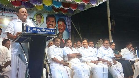 சசிகலா குடும்பத்தினர் சொல்லச்சொன்னதையே ஊடகங்களிடம் கூறினோம்: திண்டுக்கல் சீனிவாசன்